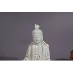 青白釉观音像
